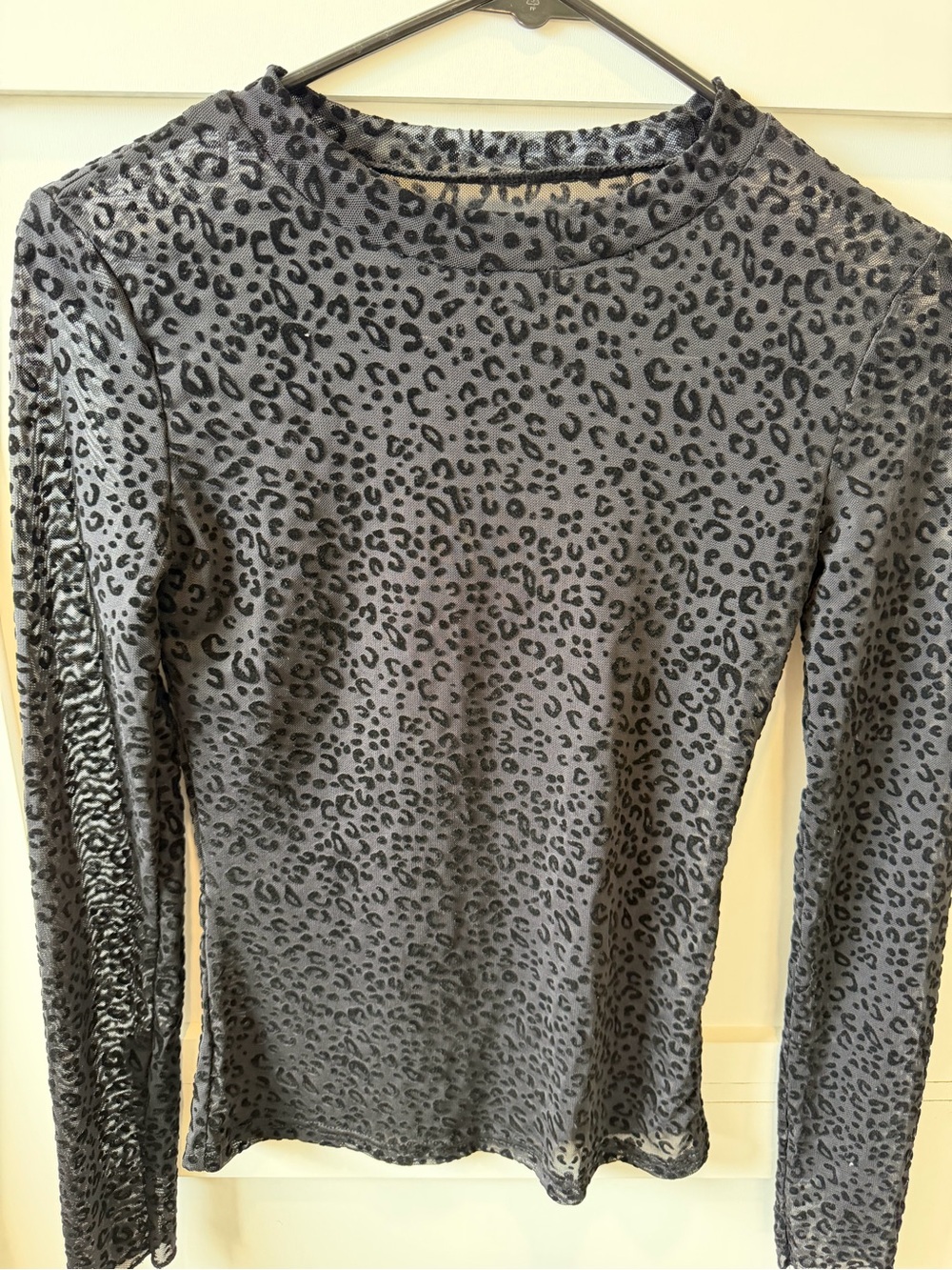 Women's Long-Sleeve Grey Leopard Print Top